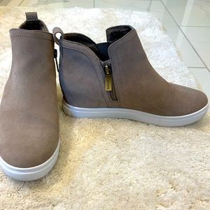 Waterproof Gray suede Blondo wedge booties